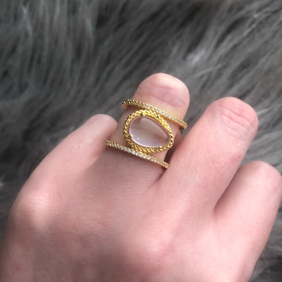 Gold moonstone ring - Picture 2 of 3